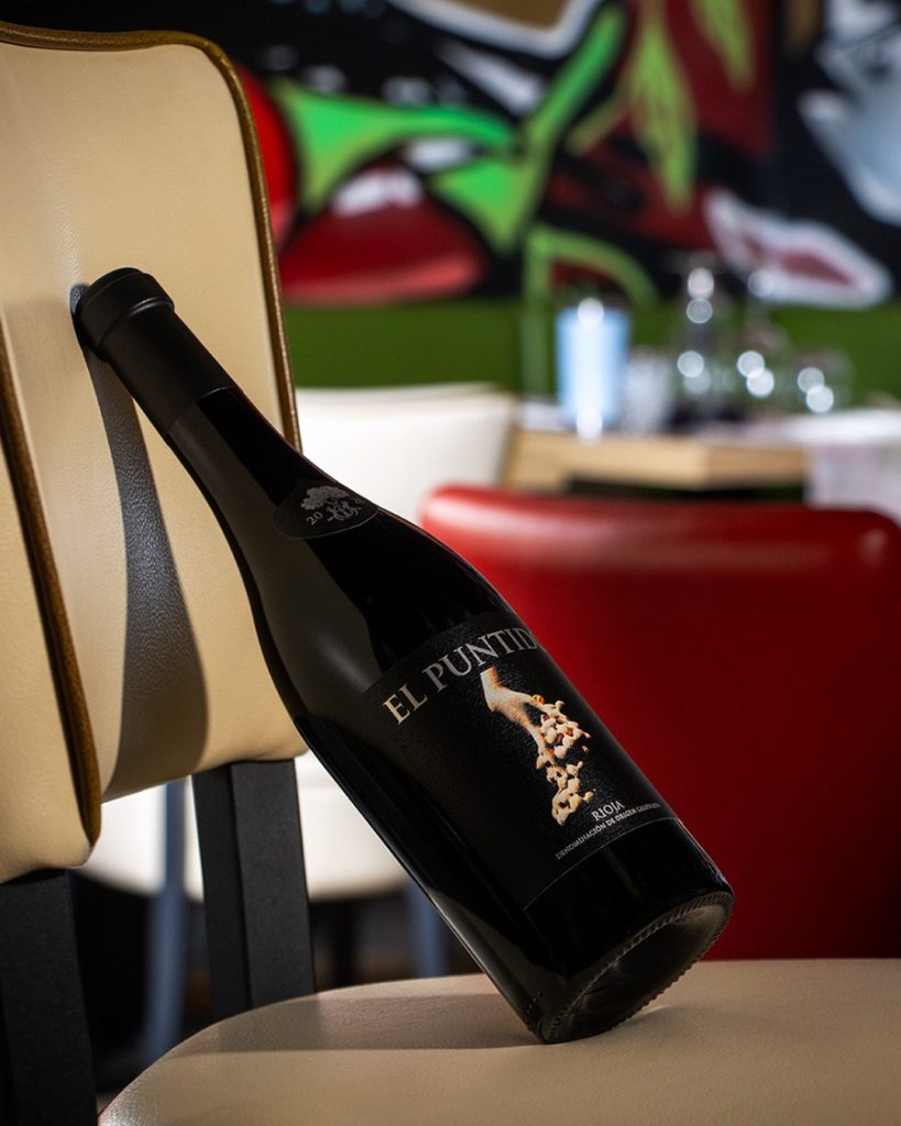 Botella de vino de la bodega de Tanino San Pedro
