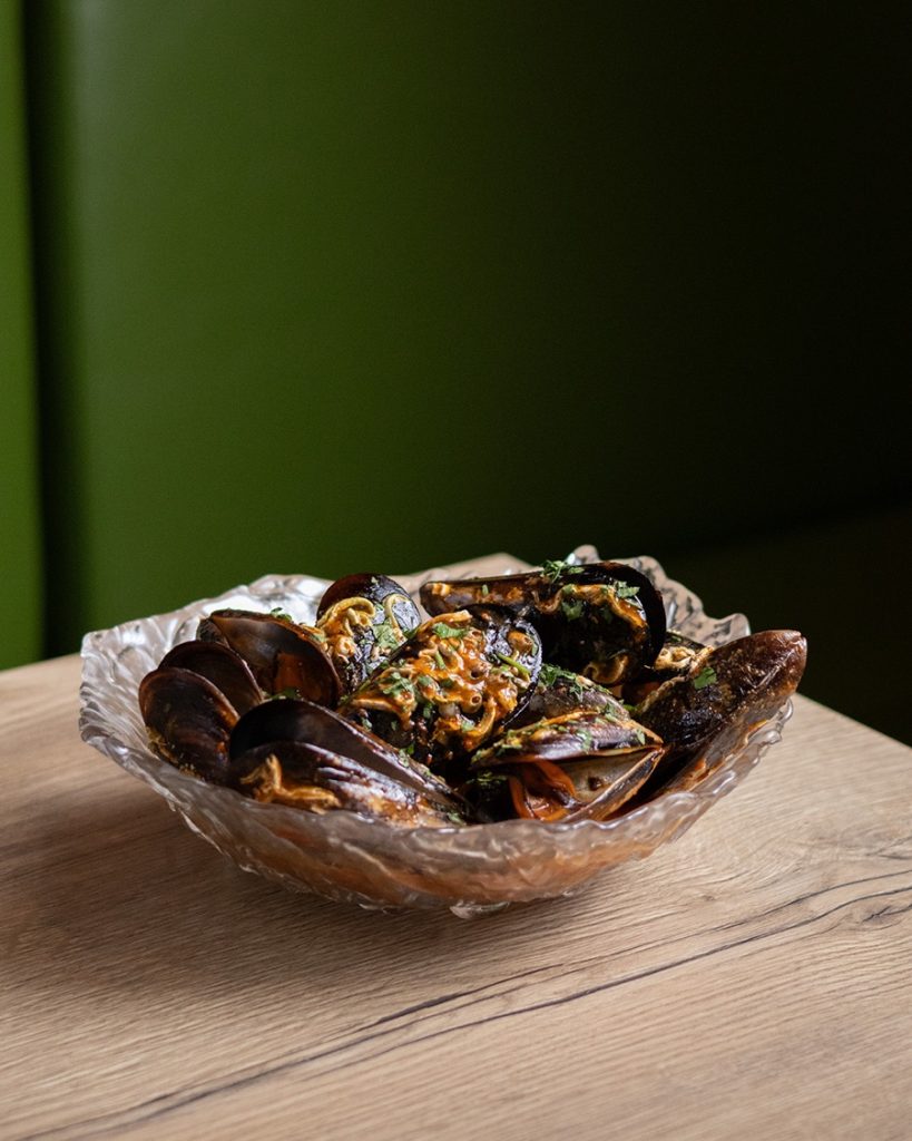 Bol de marisco de la cocina de Tanino San Pedro